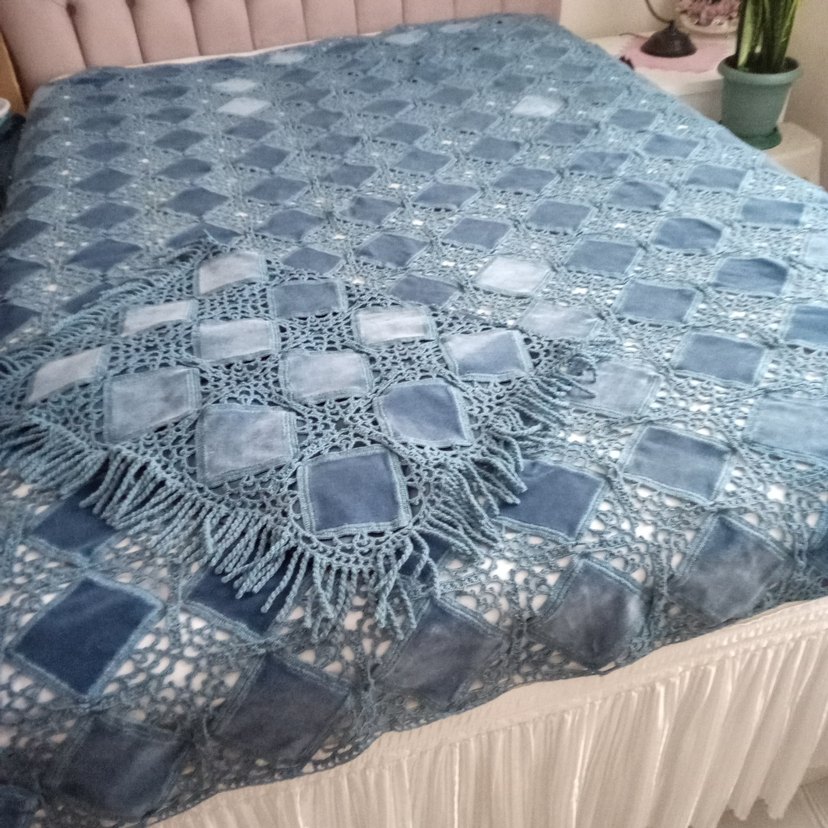 Gri Nakışlı Mavi Yatak Örtüsü - Görsel 2