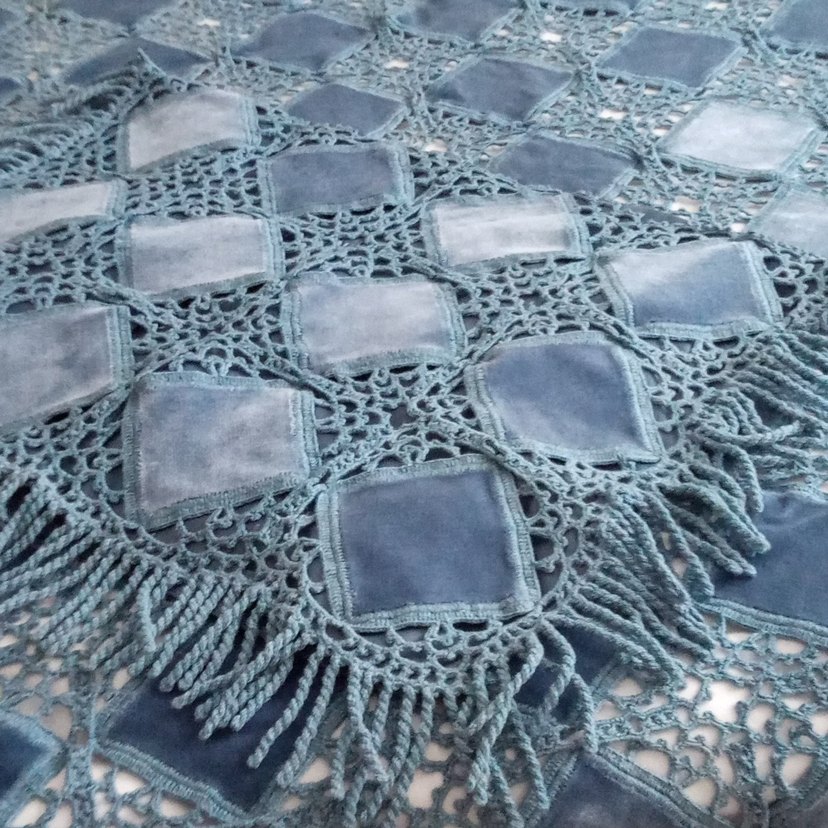 Gri Nakışlı Mavi Yatak Örtüsü - Görsel 3