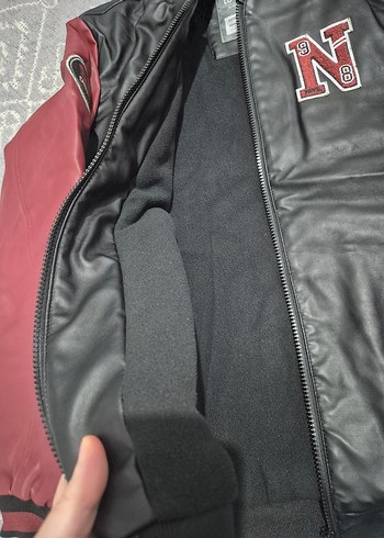 LCW Kids Siyah Kapüşonlu Deri Görünümlü Erkek Mont - Görsel 4