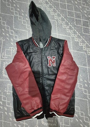 LCW Kids Siyah Kapüşonlu Deri Görünümlü Erkek Mont - Görsel 3