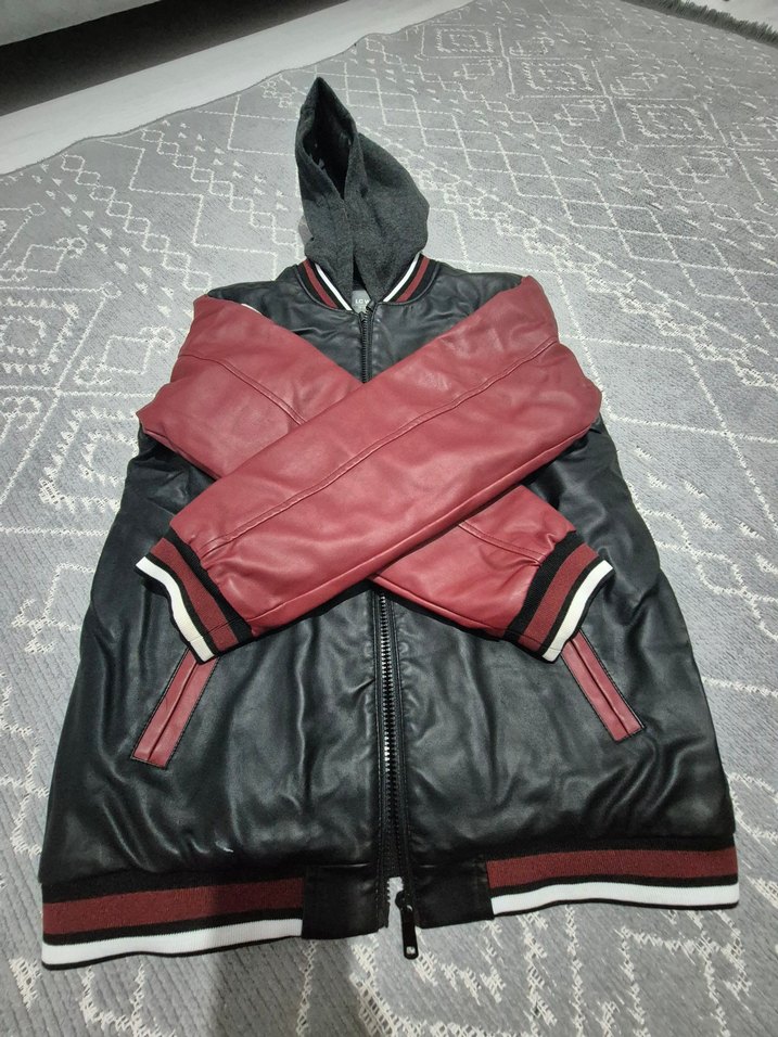 LCW Kids Siyah Kapüşonlu Deri Görünümlü Erkek Mont - Görsel 2