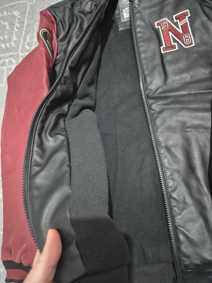 LCW Kids Siyah Kapüşonlu Deri Görünümlü Erkek Mont - Görsel 4