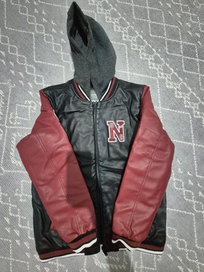 LCW Kids Siyah Kapüşonlu Deri Görünümlü Erkek Mont - Görsel 3