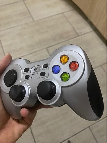 Logitech F710 Oyun Kolu