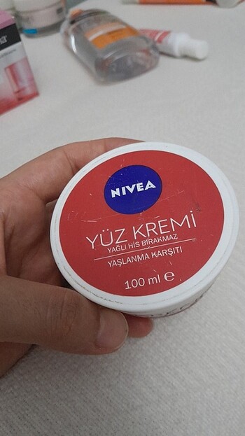 Yaşlanma karşıtı yüz kremi