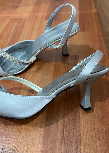 39 Beden Gri Parlak Stiletto Topuklu Kadın Abiye Ayakkabı