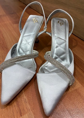 Gri Parlak Stiletto Topuklu Kadın Abiye Ayakkabı