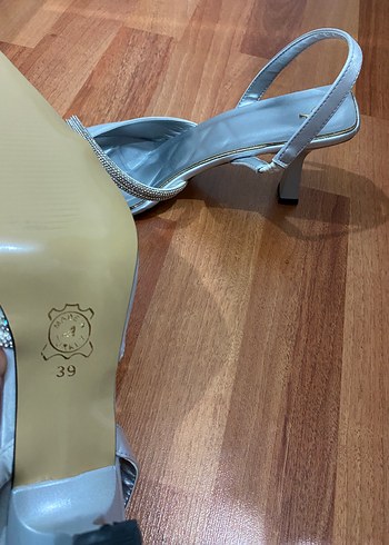 39 Beden beyaz Renk Gri Parlak Stiletto Topuklu Kadın Abiye Ayakkabı