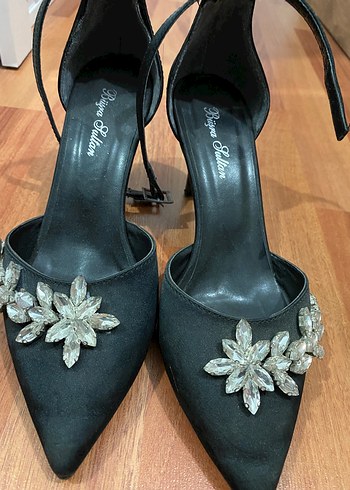 39 Beden Siyah Çiçekli Taş İşlemeli Stiletto Topuklu Ayakkabı