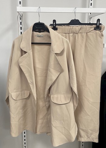 Bej Uzun Kollu Kadın Keten Ceket Takım - Görsel 2