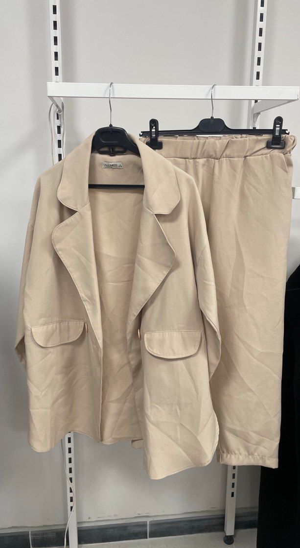 Bej Uzun Kollu Kadın Keten Ceket Takım - Görsel 2