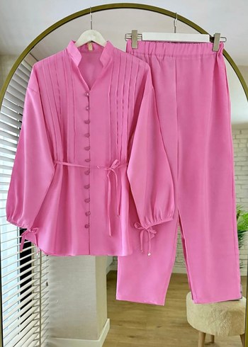 Pembe Düğmeli Pantolonlu Takım