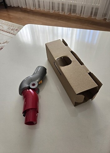 Dyson v12 koltuk altı aparatı 