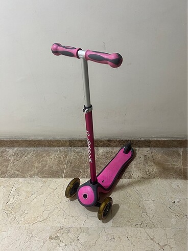  Beden Globber pembe ışıklı oturaklı scooter