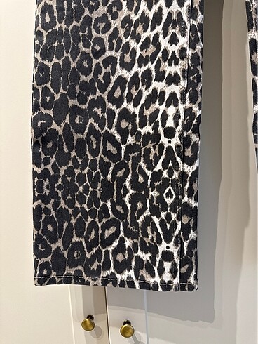 Diğer Leopar jean