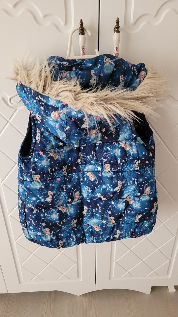 Kız Çocuk Mavi Kürklü Kapüşonlu Yelek - Görsel 2