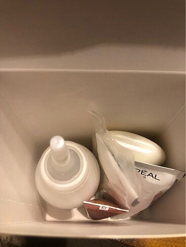 Beden Loreal excellence creme amonyaksız ( nude renkler) 7U