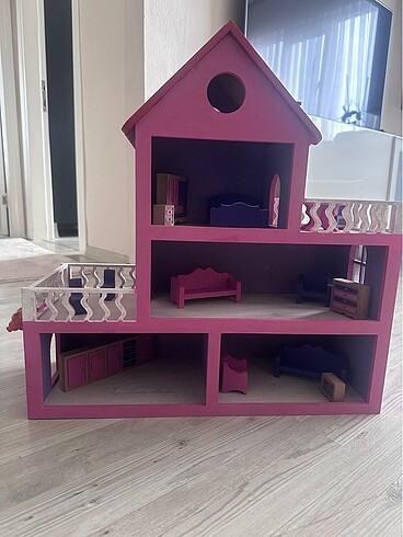  Beden Ahşap oyun evi