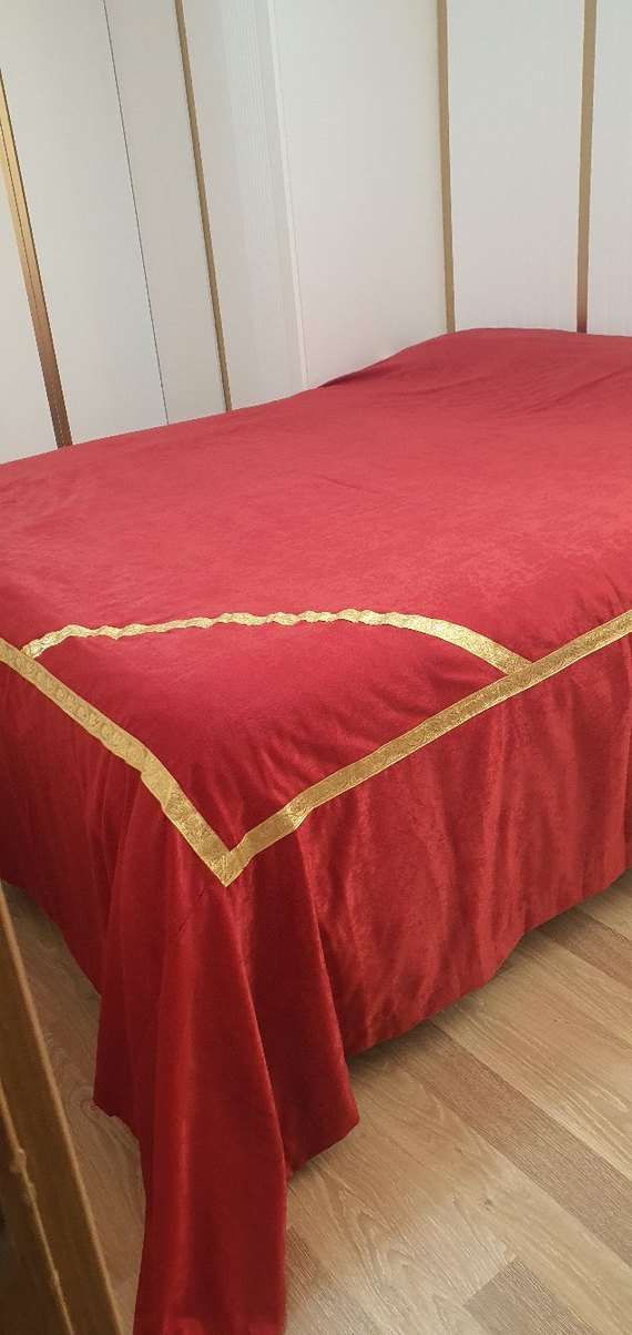 bordo Nakışlı Parlak Yatak Örtüsü - Görsel 2