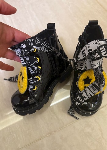 Siyah rugan kız çocuk bot - Görsel 2