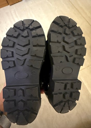 Siyah rugan kız çocuk bot - Görsel 3