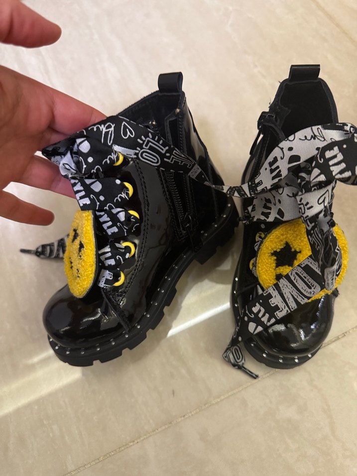 Siyah rugan kız çocuk bot - Görsel 2