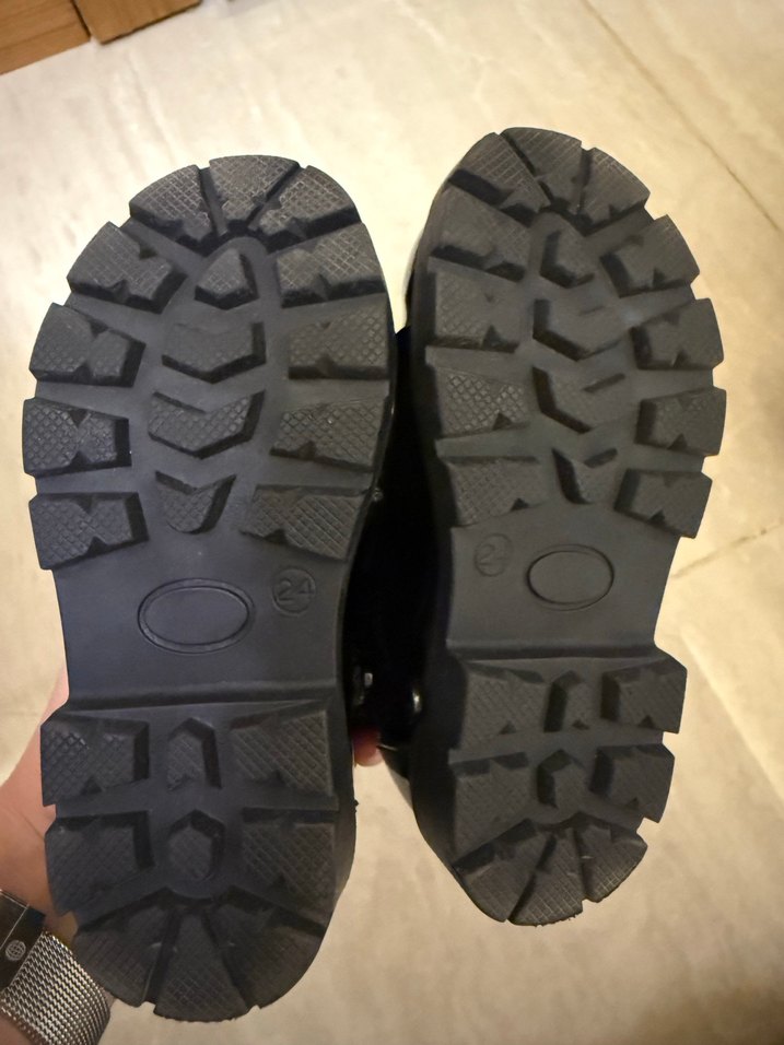 Siyah rugan kız çocuk bot - Görsel 3