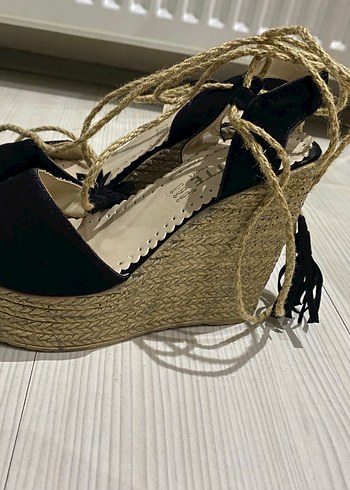 Siyah Süet Bağcıklı Dolgu Topuklu Kadın Ayakkabı - Görsel 2