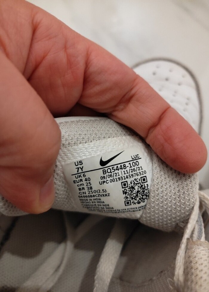 Beyaz Nike orjinal spor ayakkabı  - Görsel 2