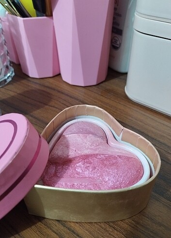Beden Renk Revolutıon Blushing Hearts Allık