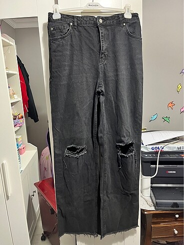 Trendyolmilla siyah yırtık pantolon