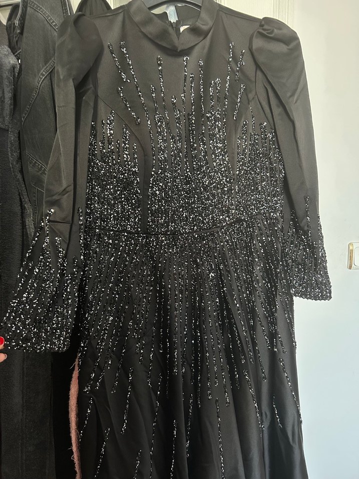 Siyah Parlak Desenli Uzun Kadın Abiye Elbise - Görsel 2