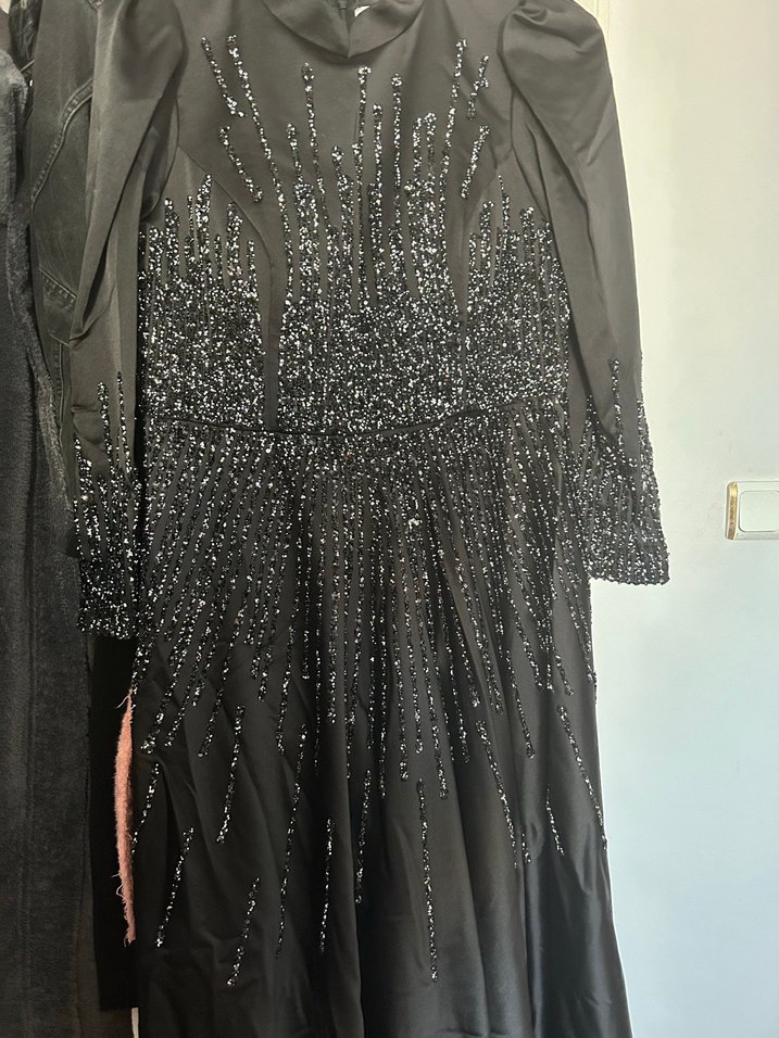 Siyah Parlak Desenli Uzun Kadın Abiye Elbise - Görsel 3