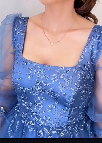 Mavi İşlemeli Uzun V Yaka Abiye Elbise