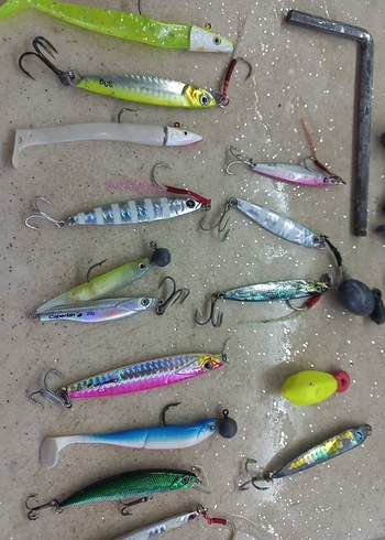 Çok Renkli Balıkçılık Yemleri ve Kurşunlar - Görsel 2