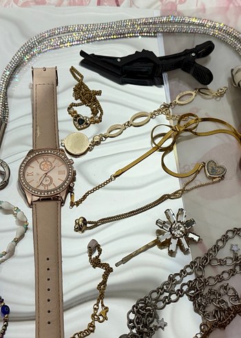 Zincir Detaylı Altın Renkli Moda Aksesuarları - Görsel 4