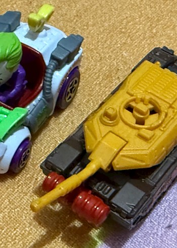 Renkli Oyuncak Araba ve Tank Seti