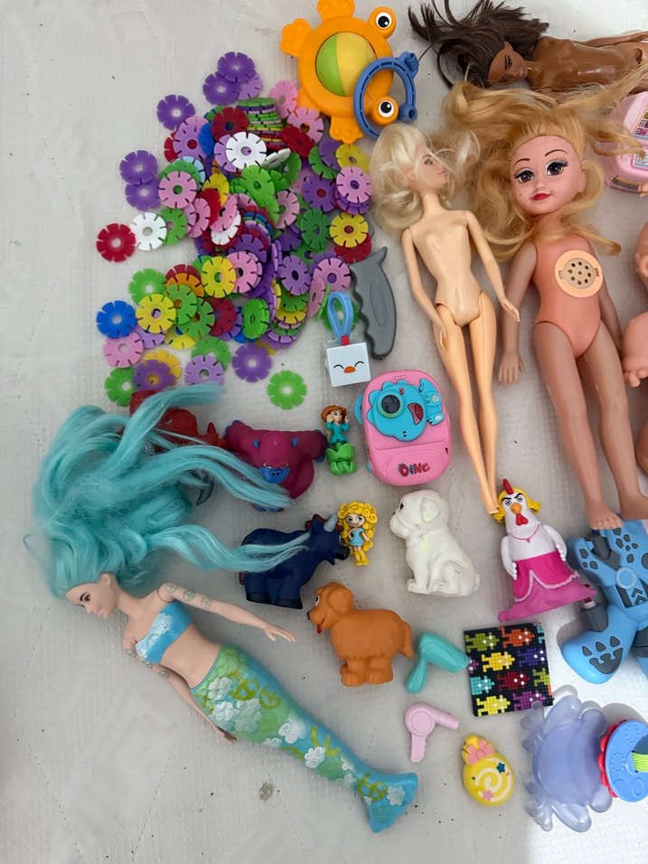 Çeşitli Renkli Bebek ve Aksesuar Seti - Görsel 2