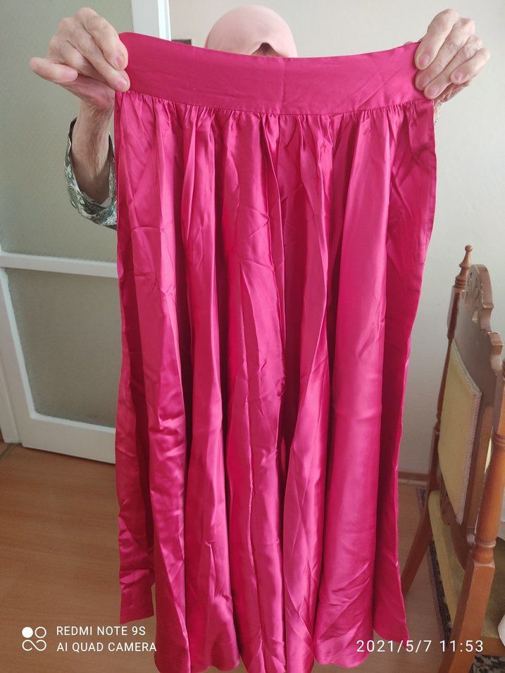 Saten tam kloş etek, kep ve papyon... ve ilave kumas - Görsel 3