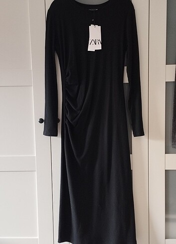 ZARA BELİ BÜZGÜLÜ ELBİSE