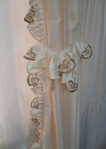 İşlemeli Krem Parlak Yatak Örtüsü - Görsel 8