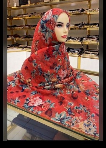 Diğer Canli Cicek Desenli Kirmizi Sifon Sal