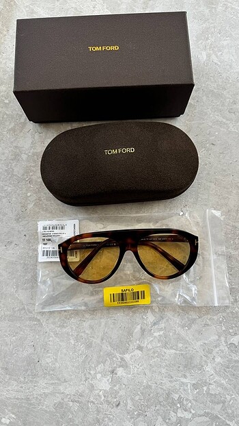 TOM FORD