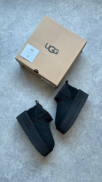 Ugg mini platform Black