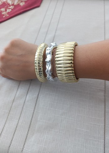Altın Renkli Parlak Yılan Desenli Bileklik - Görsel 3