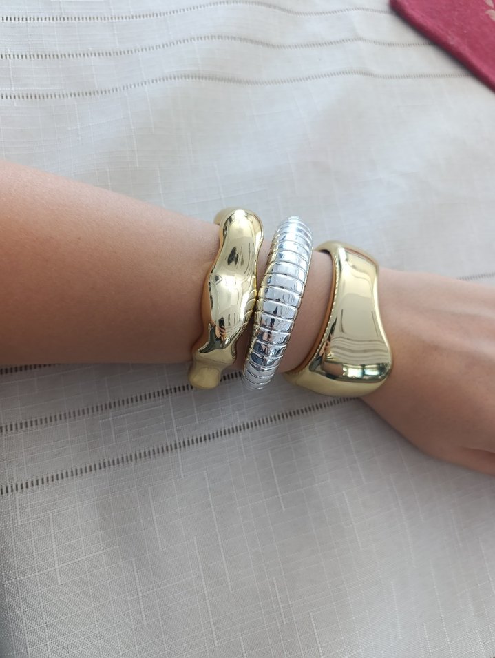 Altın Renkli Parlak Yılan Desenli Bileklik - Görsel 2