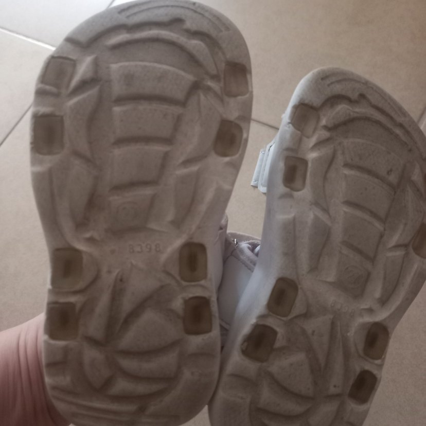 Kız Çocuk Beyaz Pembe Cırtlı Sandalet - Görsel 3