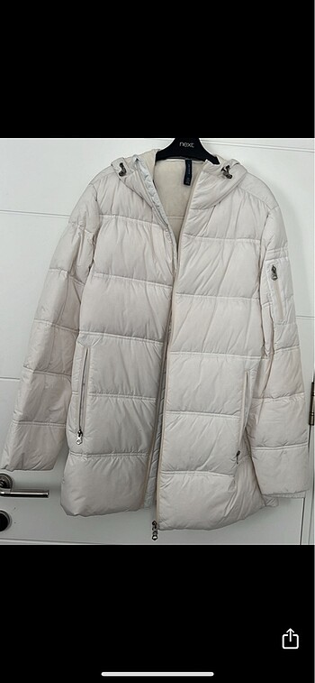 ZARA MONT
