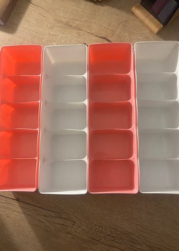 Pembe ve Beyaz Dolap Düzenleyici Seti