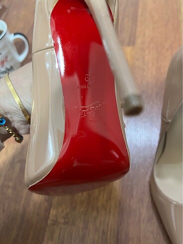 Christian Louboutin Ten rengi stiletto